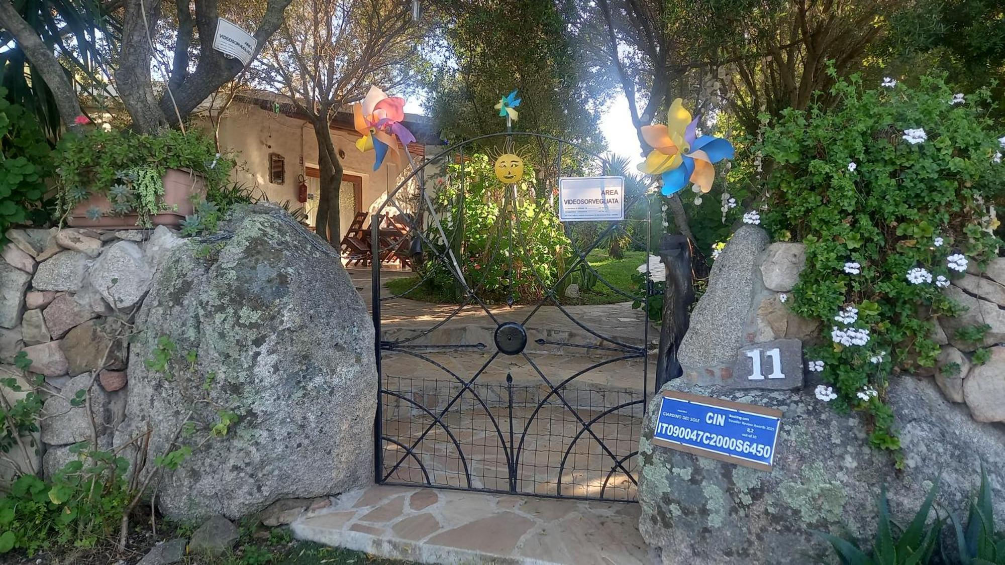 Giardino Del Sole Bed & Breakfast Олбия Екстериор снимка